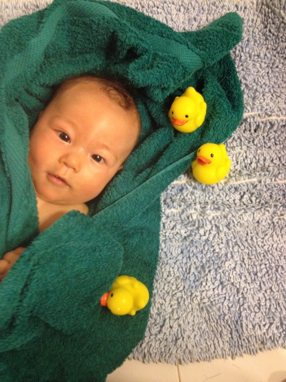 Sakutaro's bathing with three new friends
